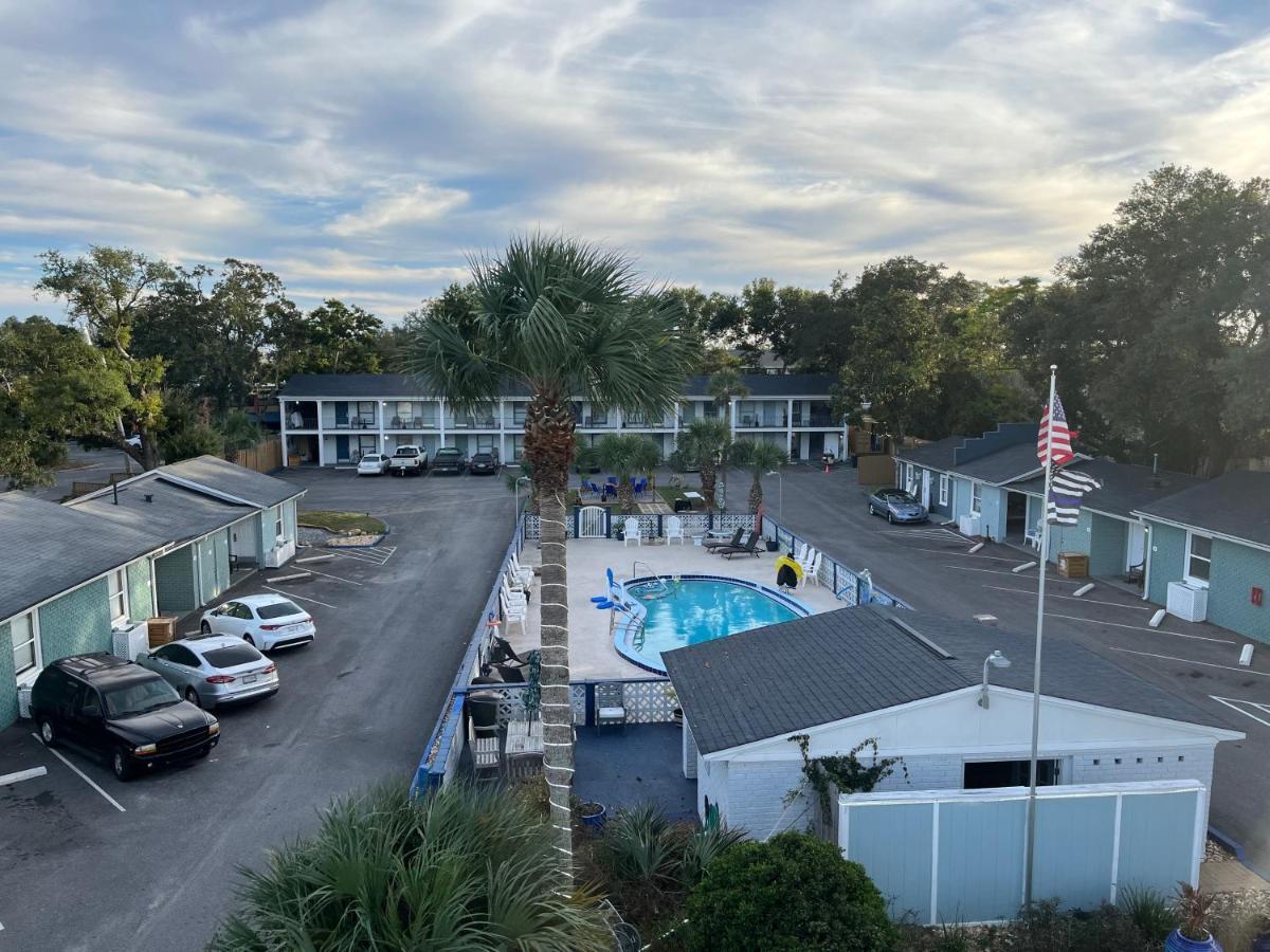 Gulf Coast Inn Gulf Breeze Exterior photo