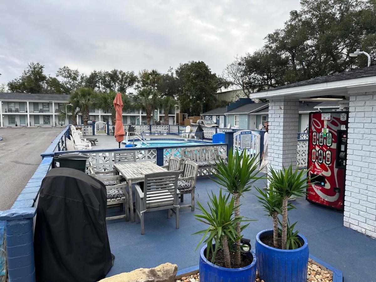 Gulf Coast Inn Gulf Breeze Exterior photo